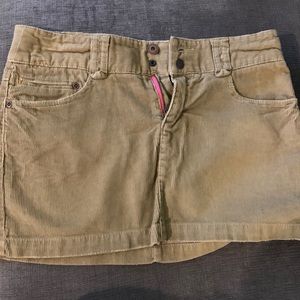 Corduroy AE skirt with front & back pockets. NWOT